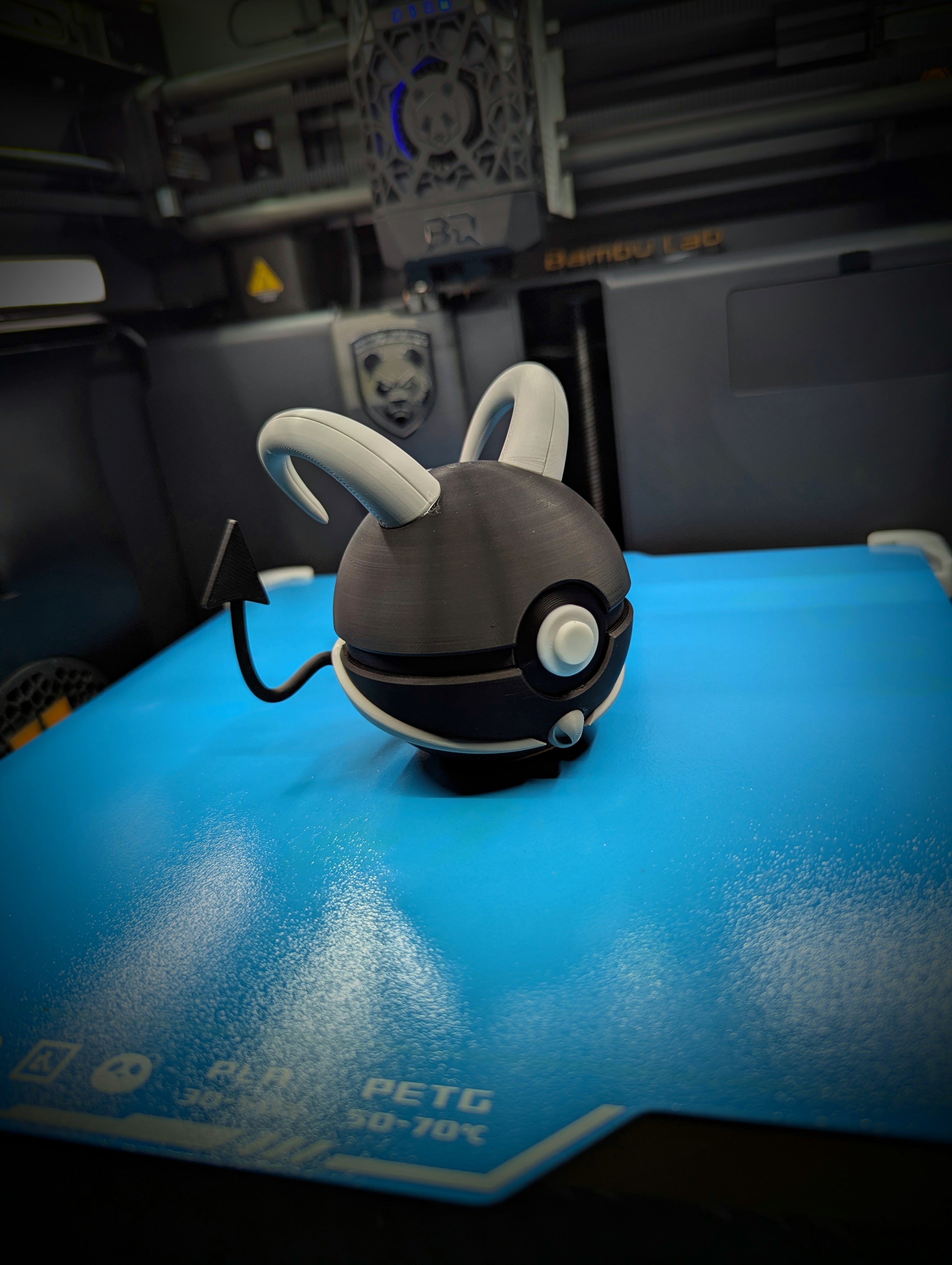 Houndoom Pokéball Display Model – 3D Printed Collectible Figure