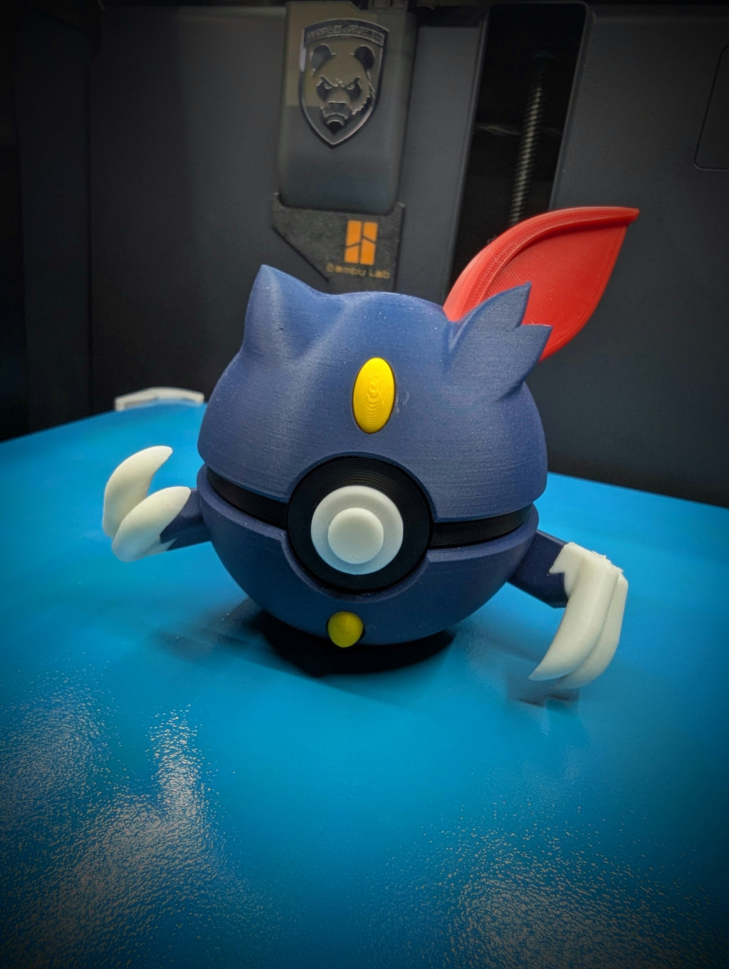 Sneasel Pokéball Display Model – 3D Printed Collectible Figure