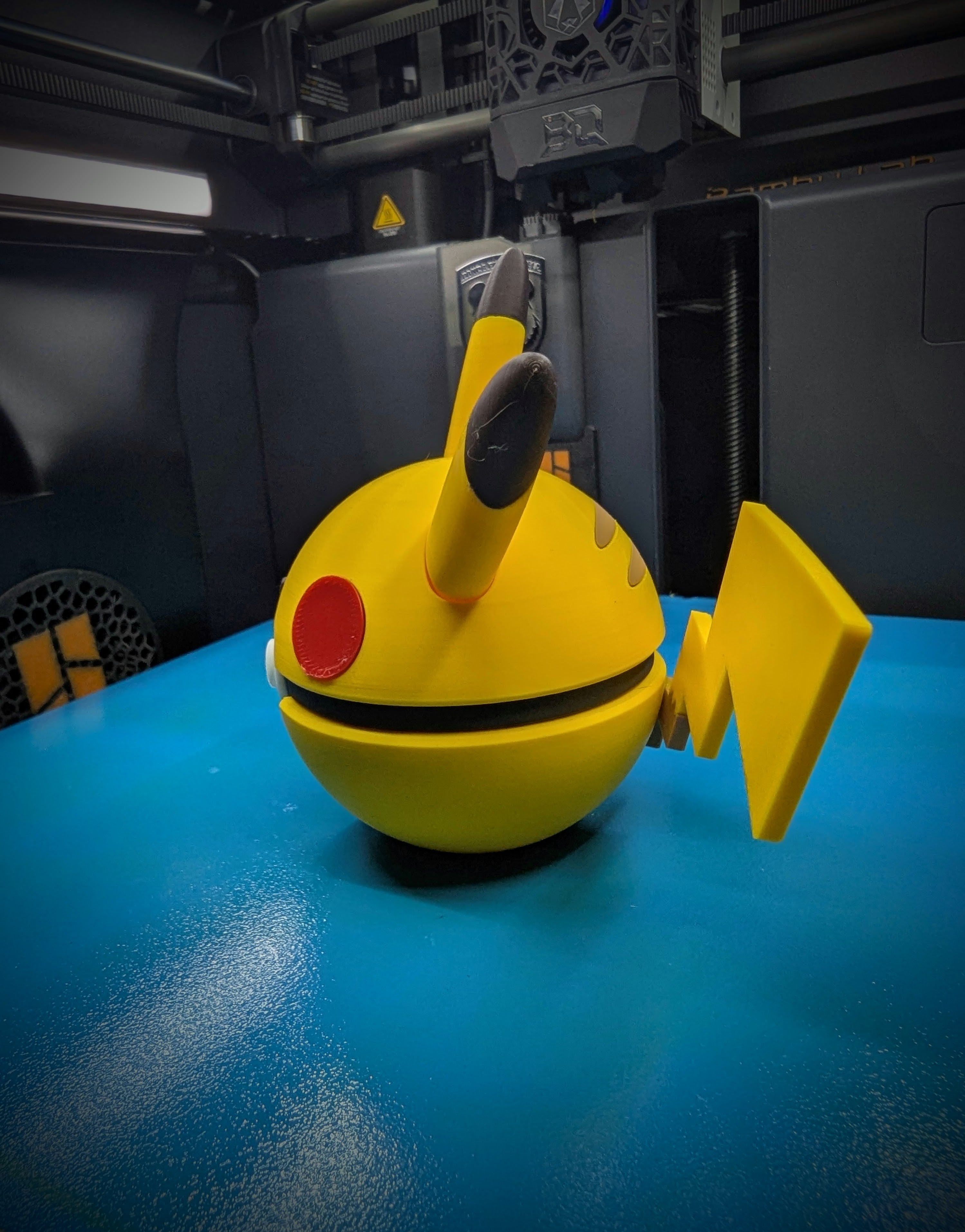 Smiling Pikachu Pokéball Display Model – 3D Printed Collectible Figure