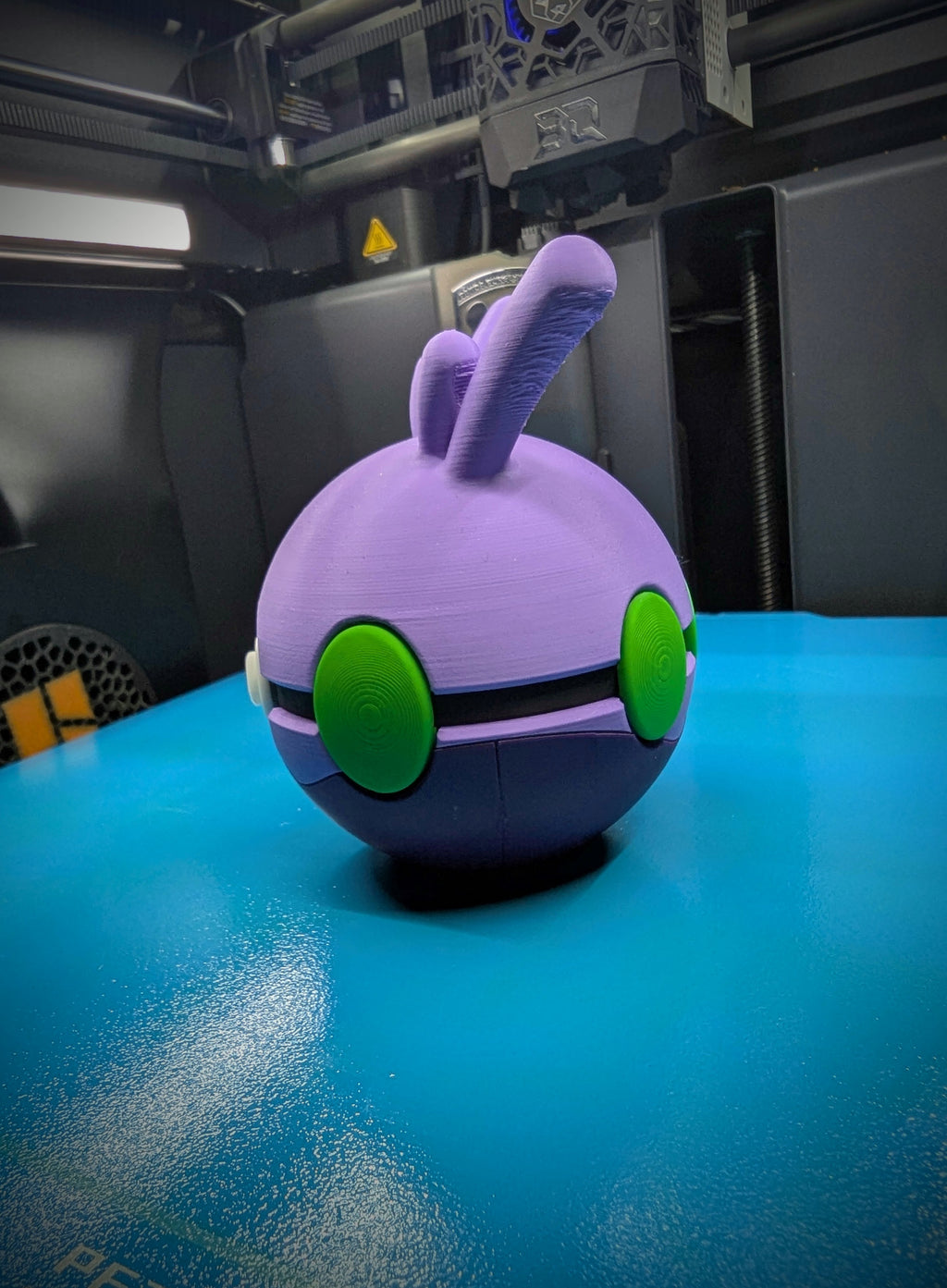 Goomy Pokéball Display Model – 3D Printed Collectible Figure