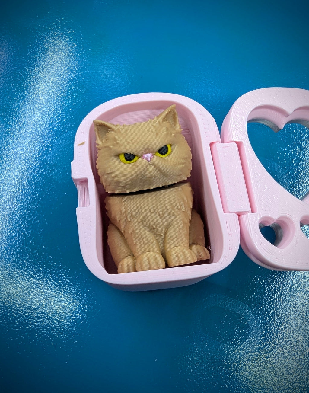 Grumpy Cat Backpack Keyring – 3D Printed Bobblehead Collectible