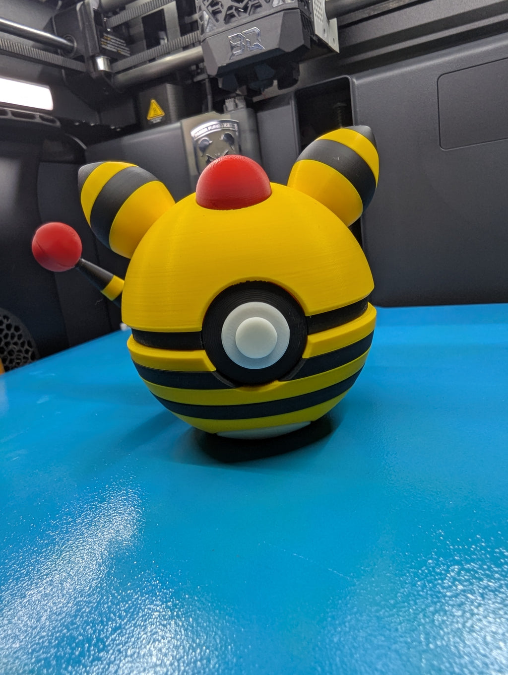 Ampharos Pokéball Display Model – 3D Printed Collectible Figure