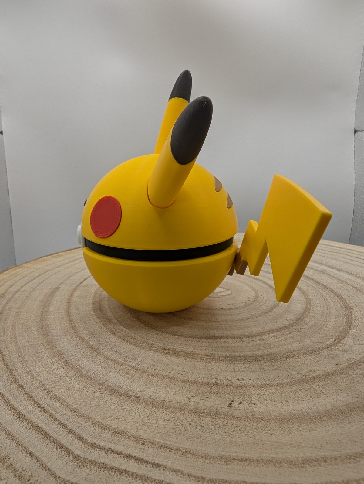 Smiling Pikachu Pokéball Display Model – 3D Printed Collectible Figure