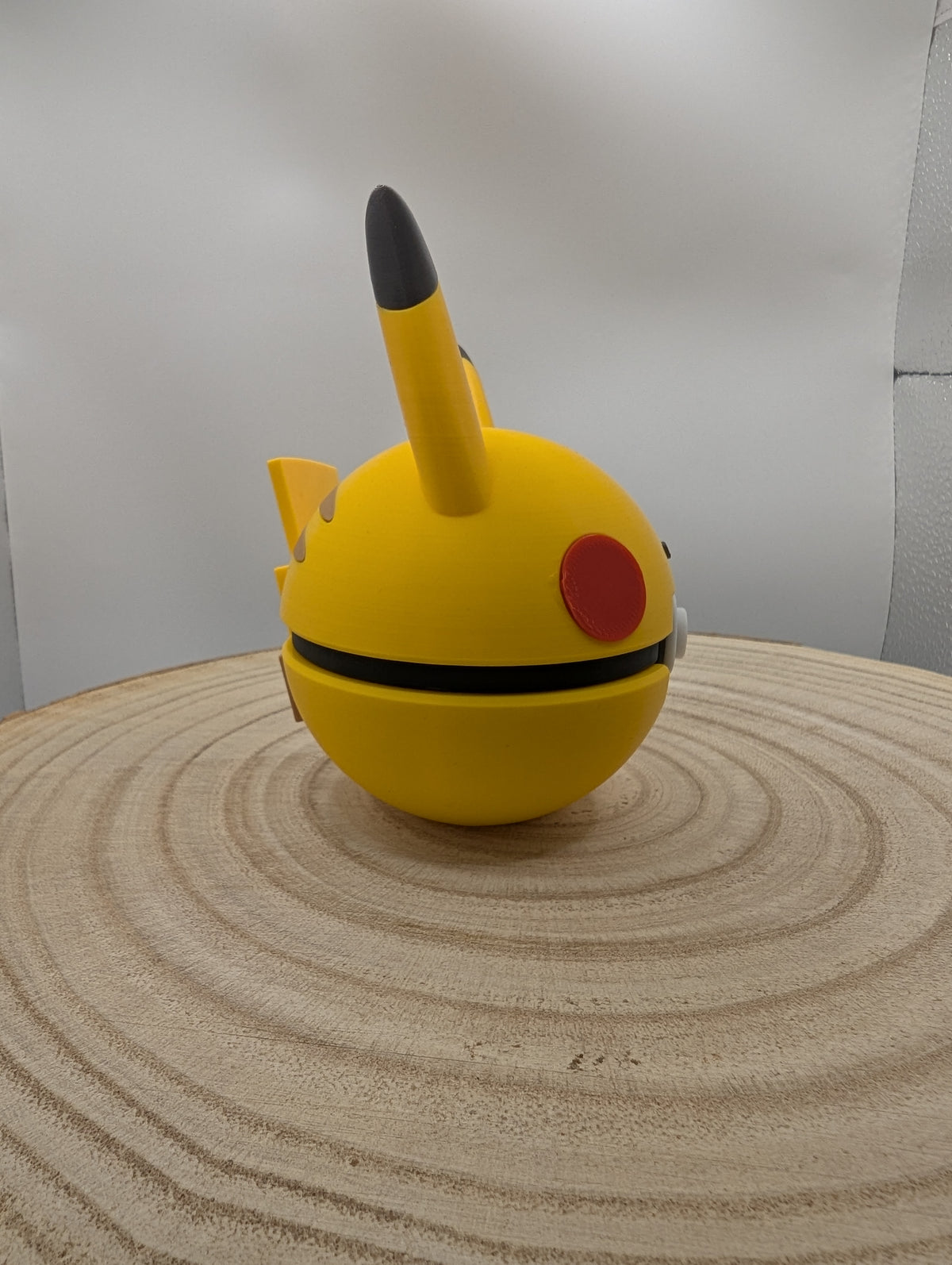 Smiling Pikachu Pokéball Display Model – 3D Printed Collectible Figure