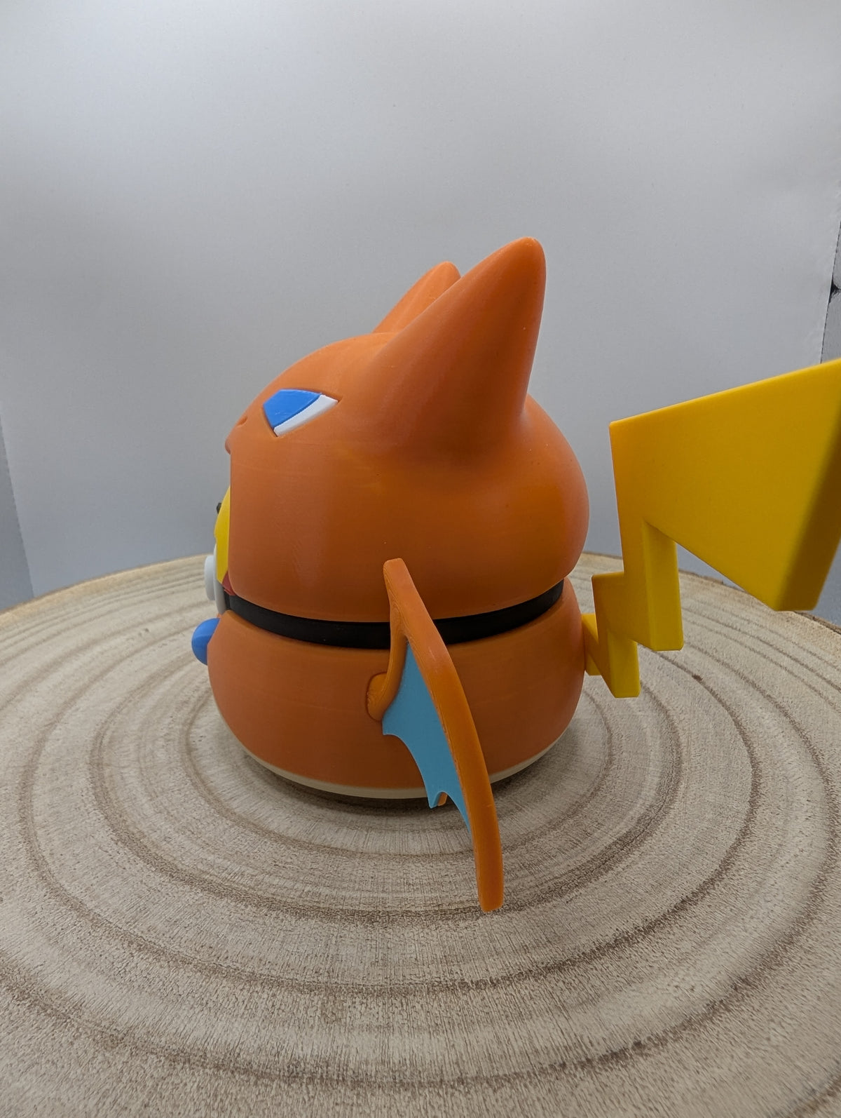Pikachu Charizard Poncho Pokéball Display Model – 3D Printed Collectible Figure