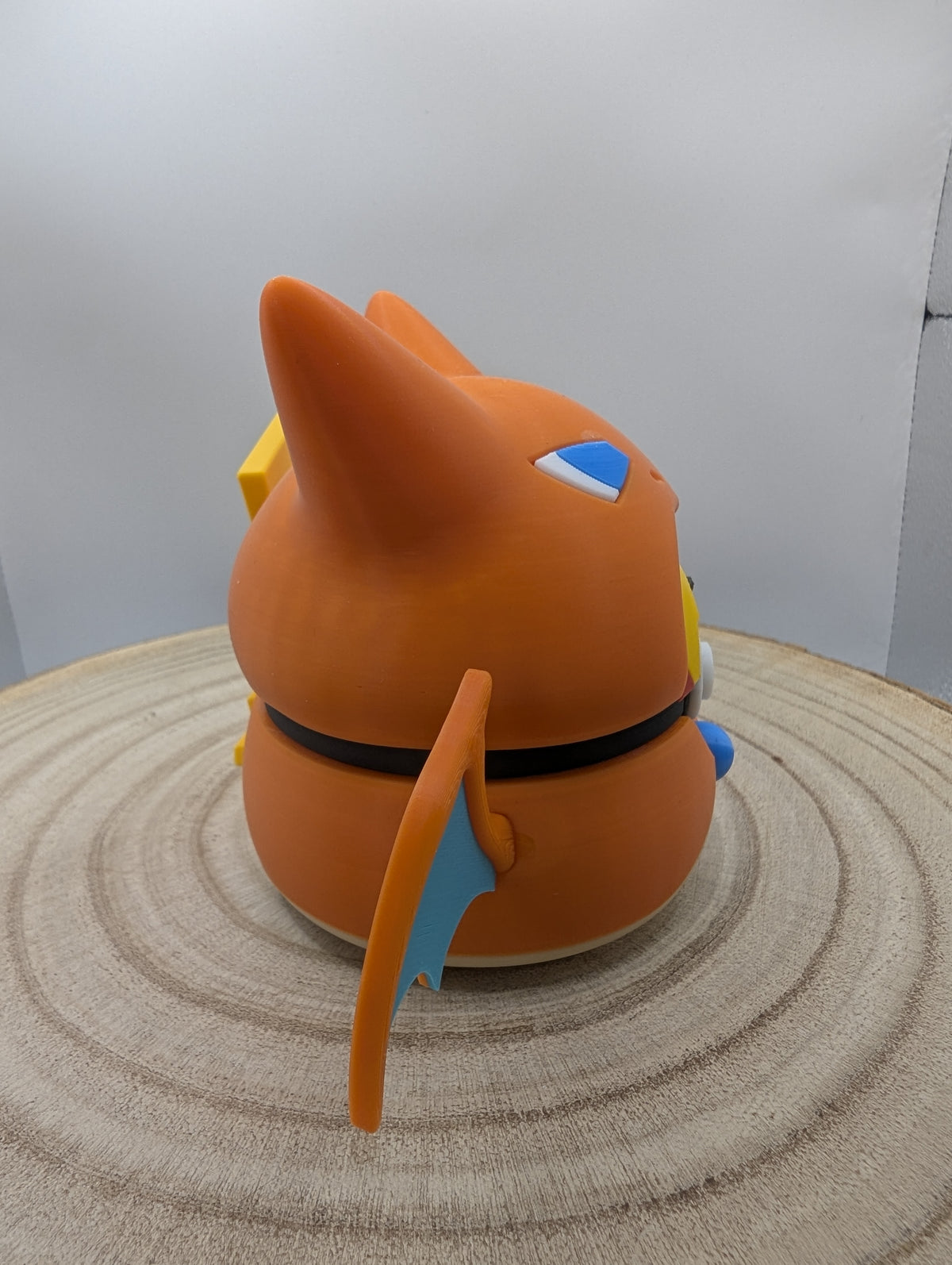 Pikachu Charizard Poncho Pokéball Display Model – 3D Printed Collectible Figure