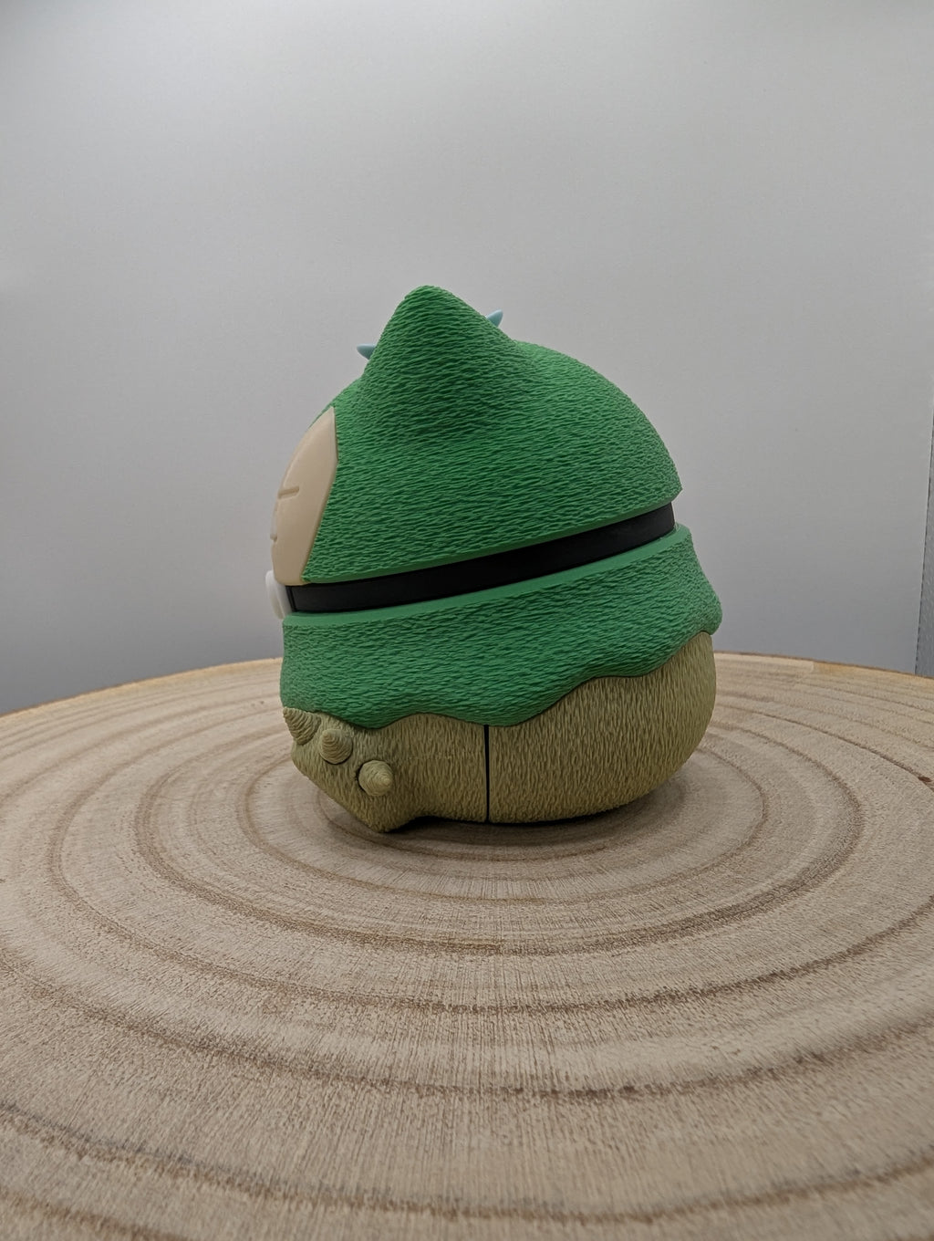 Mosslax Pokéball Display Model – 3D Printed Collectible Figure