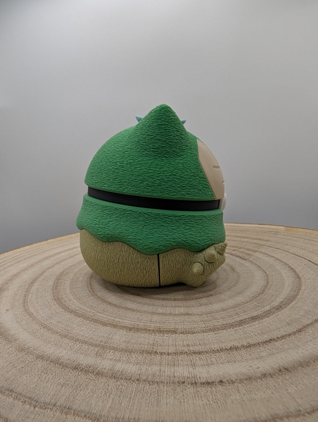 Mosslax Pokéball Display Model – 3D Printed Collectible Figure