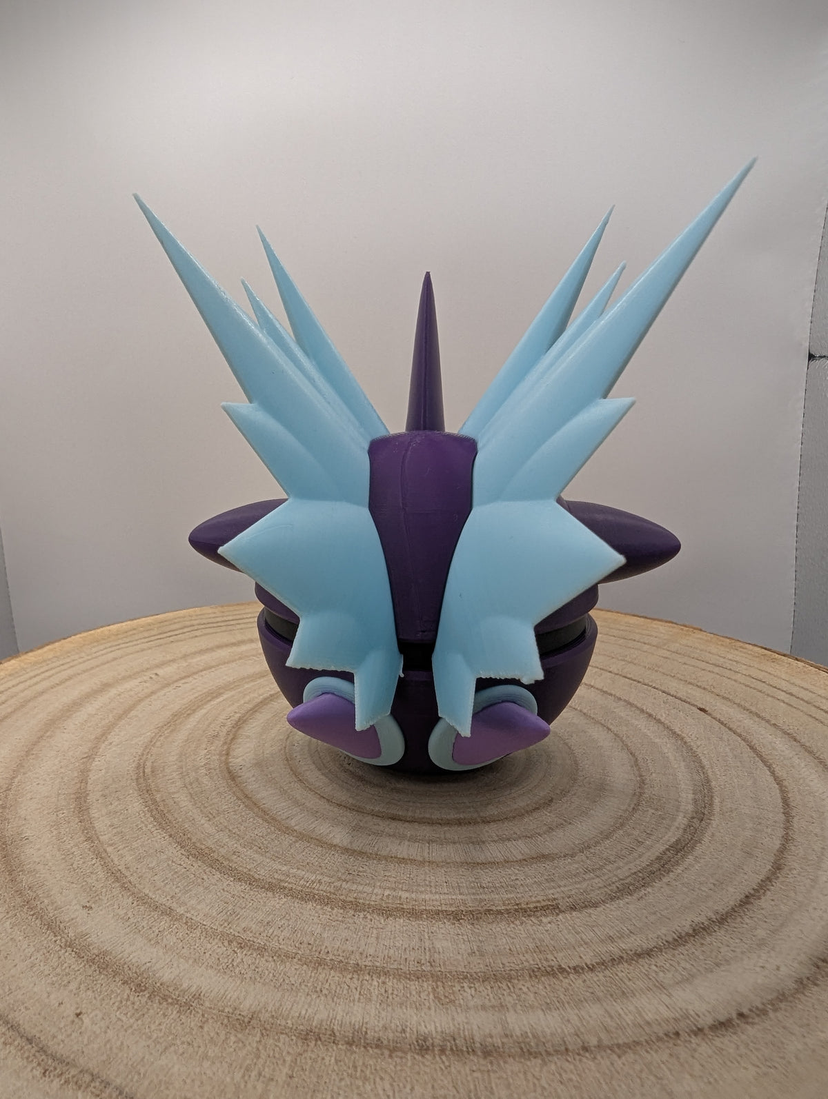 Toxtricity Low Key Form Pokéball Display Model – 3D Printed Collectible Figure
