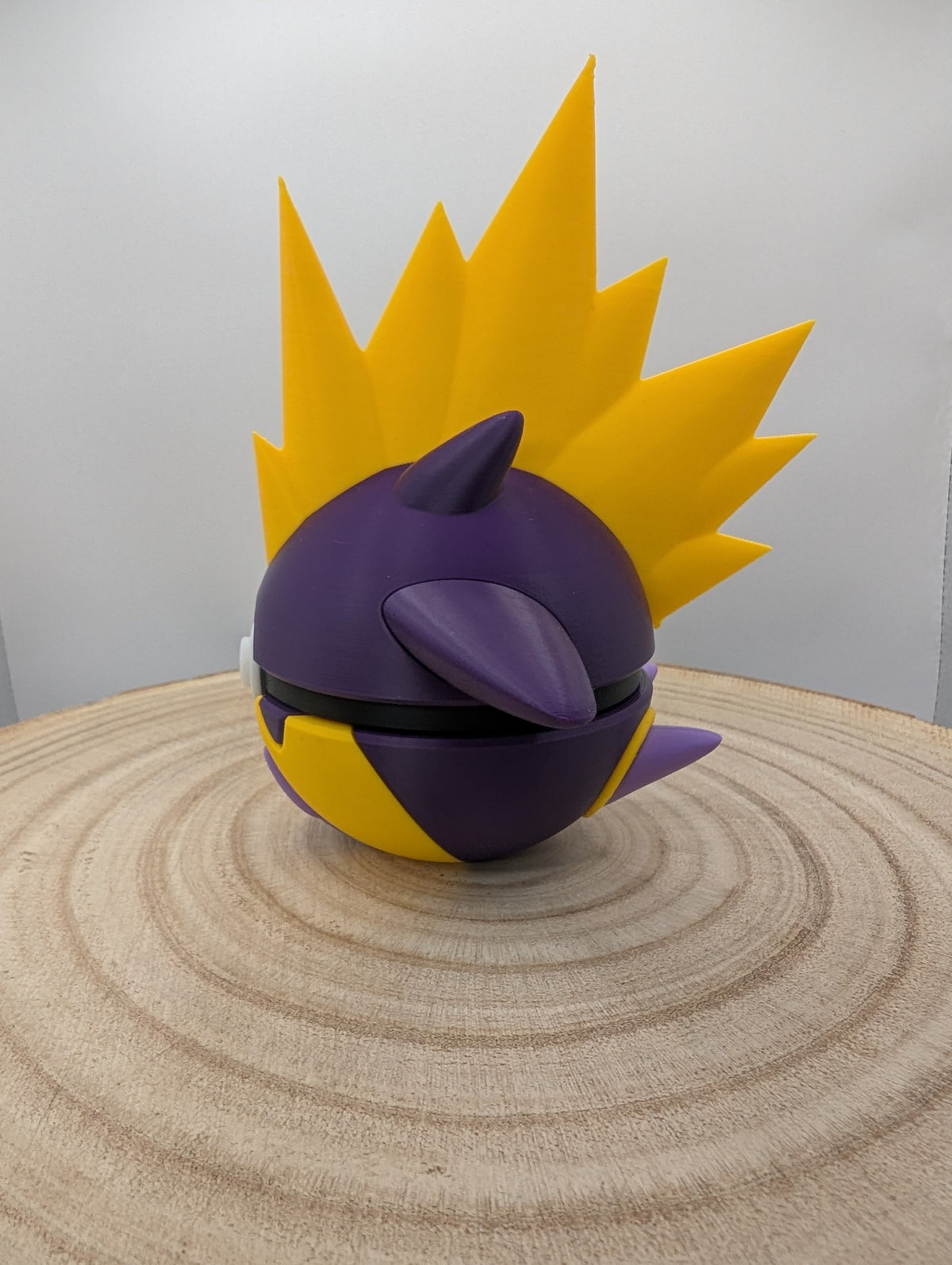 Toxtricity Amped Form Pokéball Display Model – 3D Printed Collectible Figure