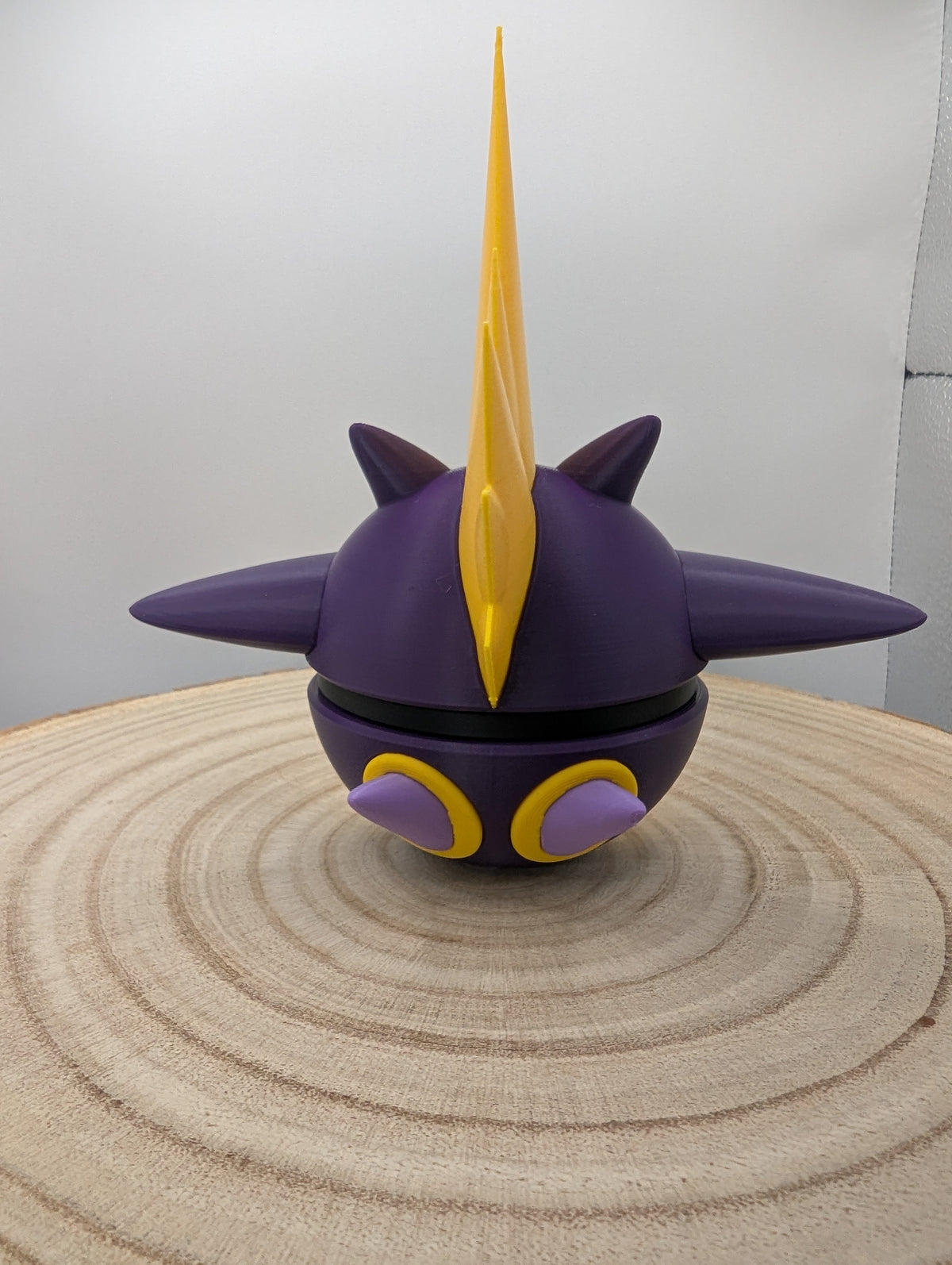 Toxtricity Amped Form Pokéball Display Model – 3D Printed Collectible Figure