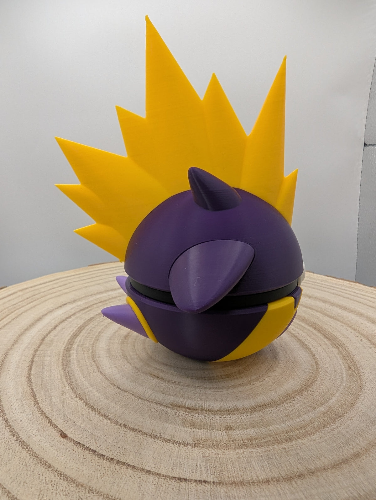 Toxtricity Amped Form Pokéball Display Model – 3D Printed Collectible Figure