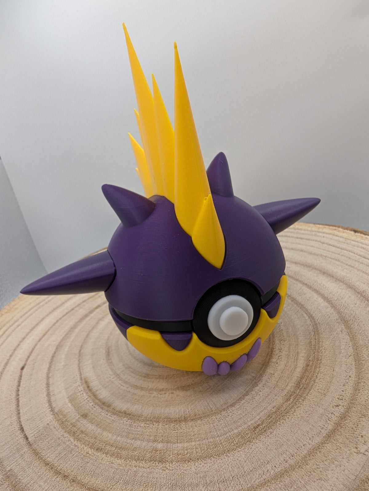 Toxtricity Amped Form Pokéball Display Model – 3D Printed Collectible Figure