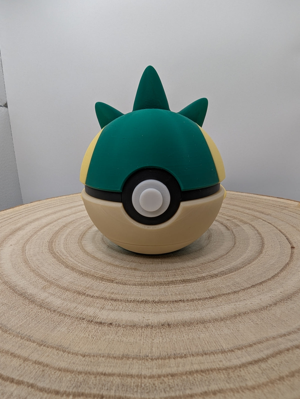 Snivy Pokéball Display Model – 3D Printed Collectible Figure