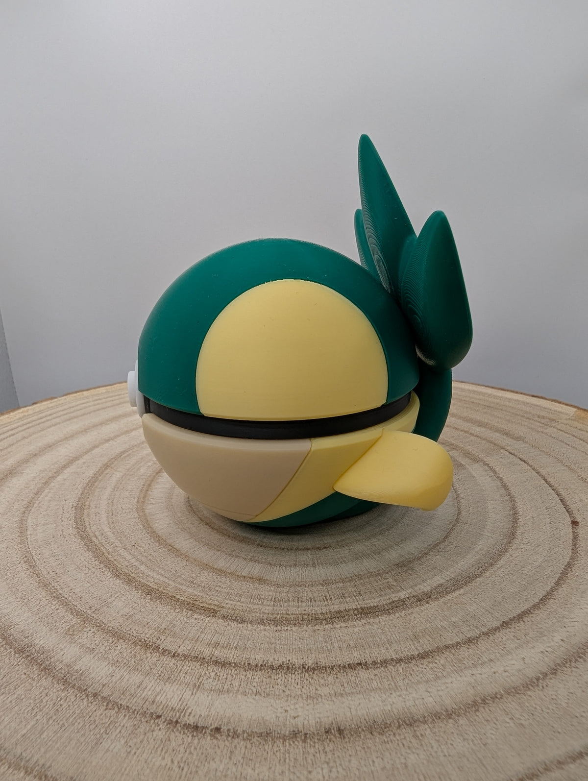 Snivy Pokéball Display Model – 3D Printed Collectible Figure