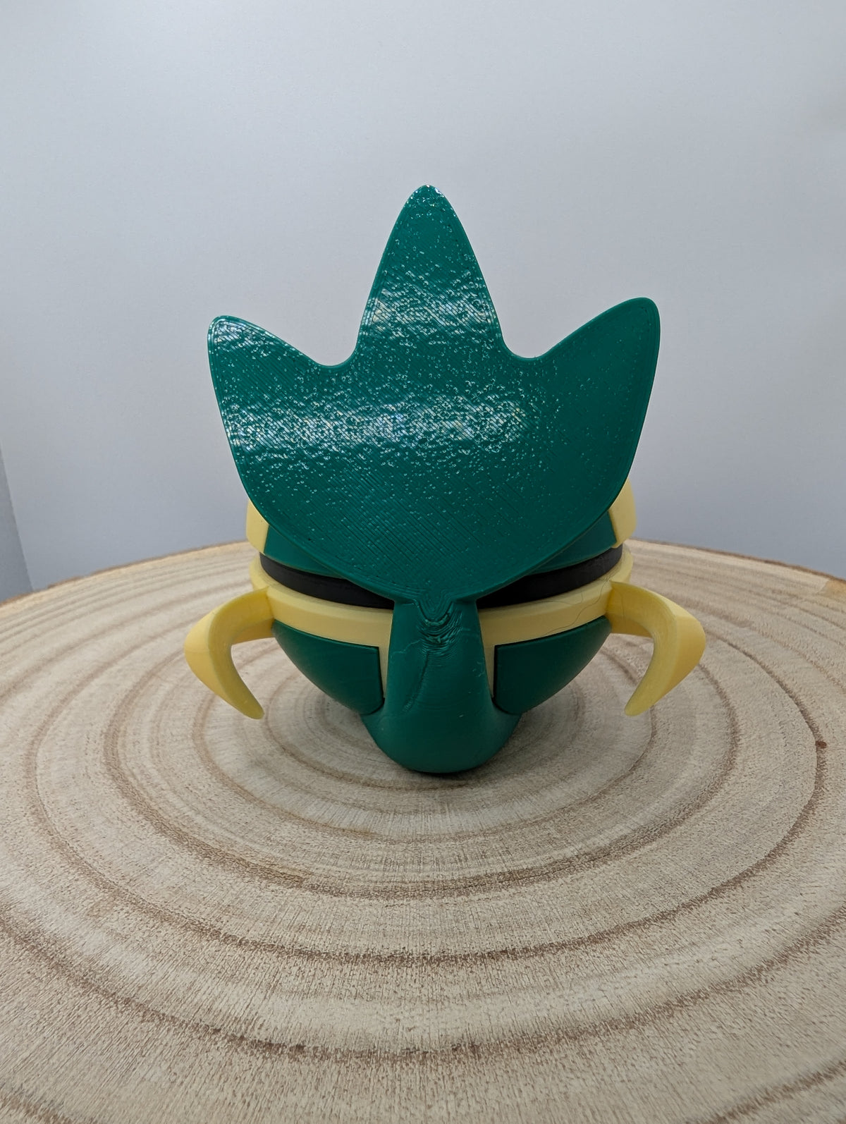 Snivy Pokéball Display Model – 3D Printed Collectible Figure