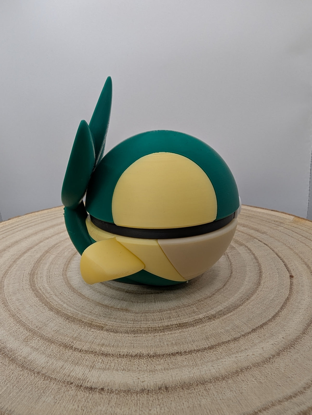 Snivy Pokéball Display Model – 3D Printed Collectible Figure