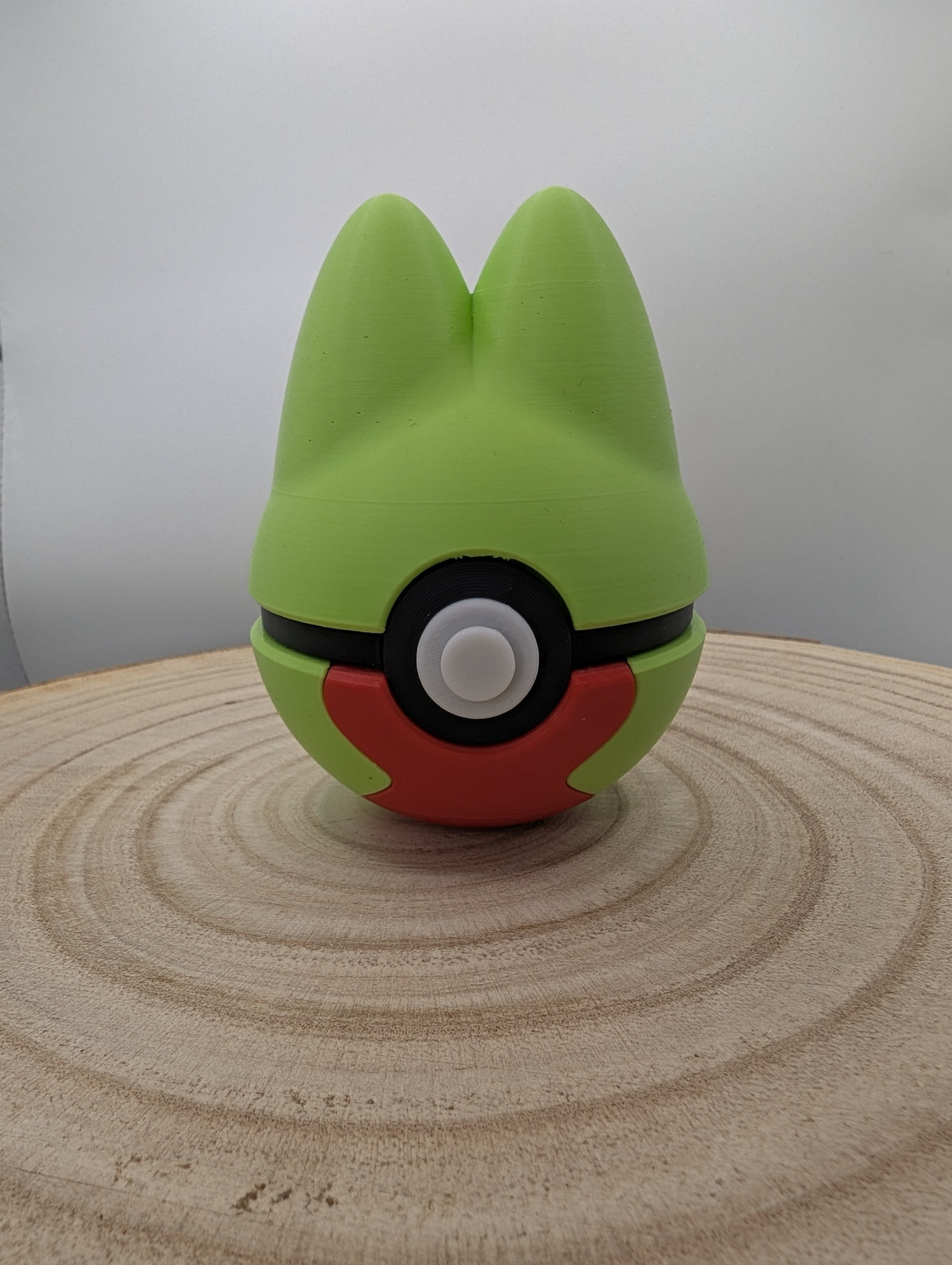 Treecko Pokéball Display Model – 3D Printed Collectible Figure