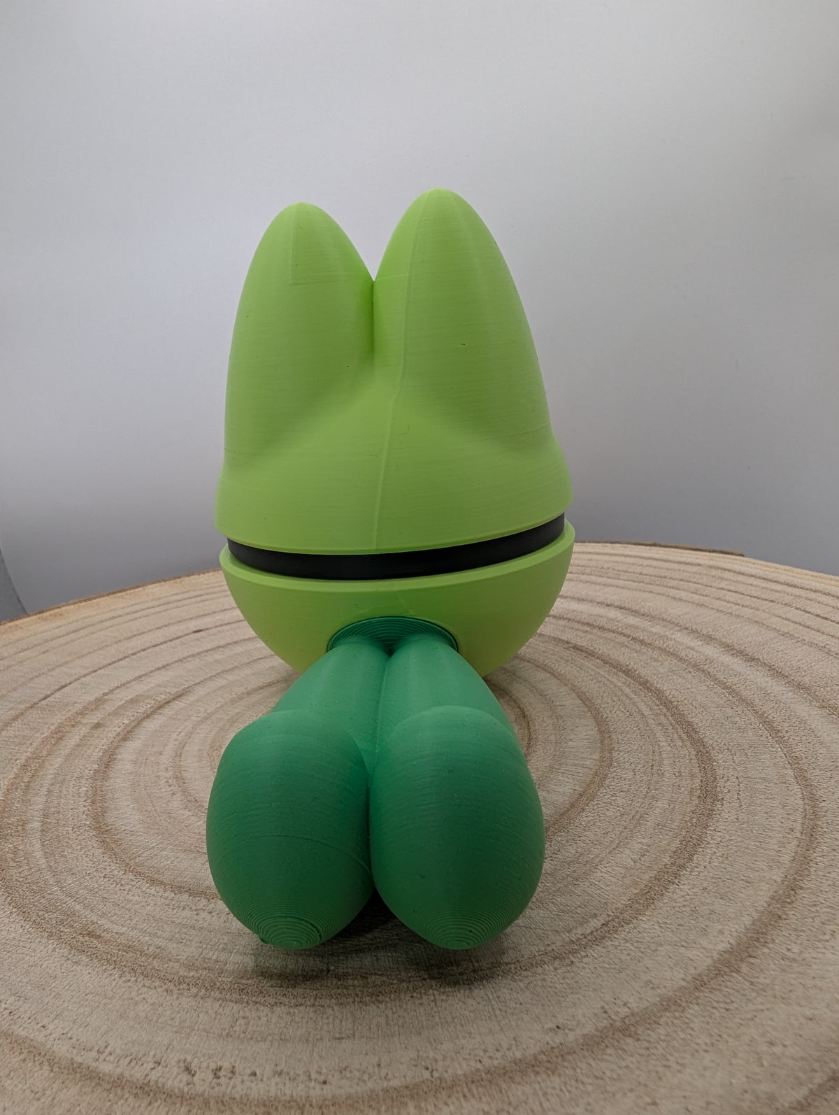 Treecko Pokéball Display Model – 3D Printed Collectible Figure