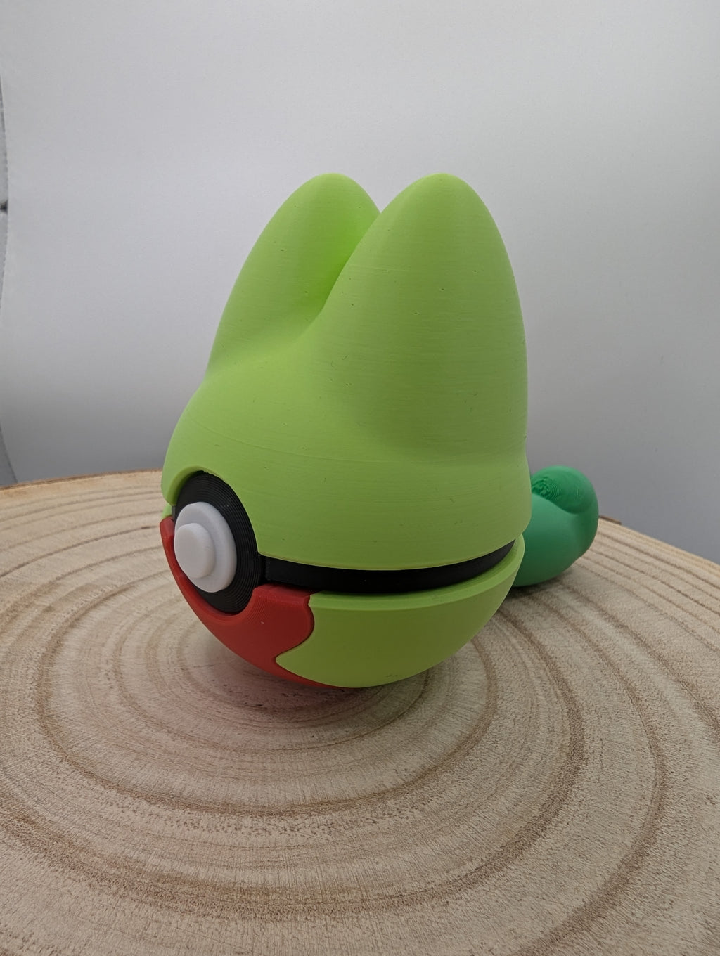 Treecko Pokéball Display Model – 3D Printed Collectible Figure