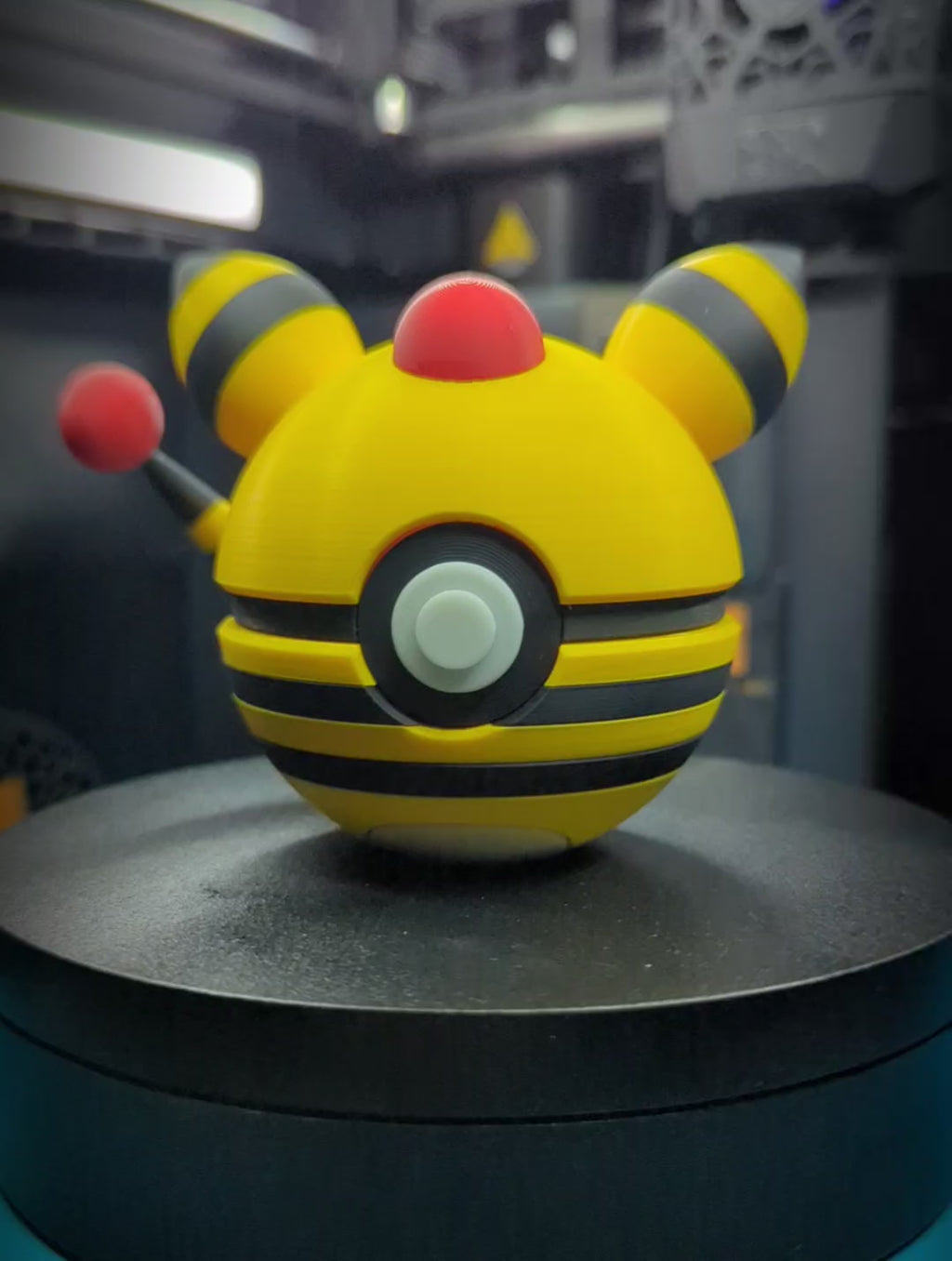 Ampharos Pokéball Display Model – 3D Printed Collectible Figure