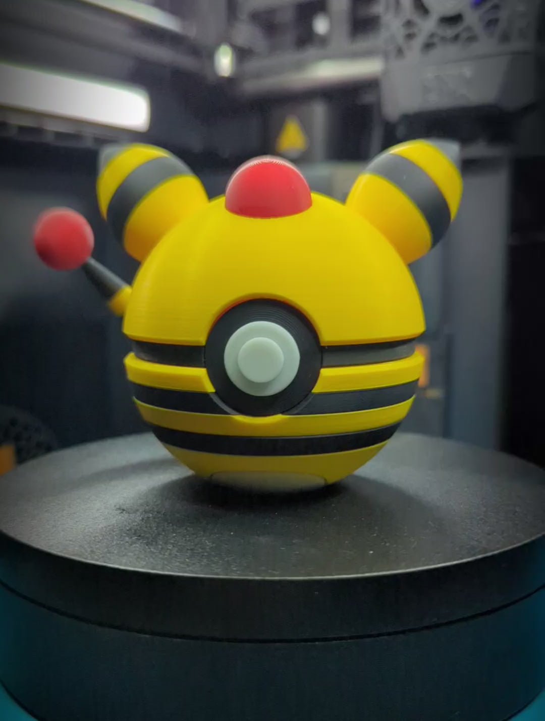 Ampharos Pokéball Display Model – 3D Printed Collectible Figure
